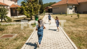 Devojčice plaćaju cenu krize